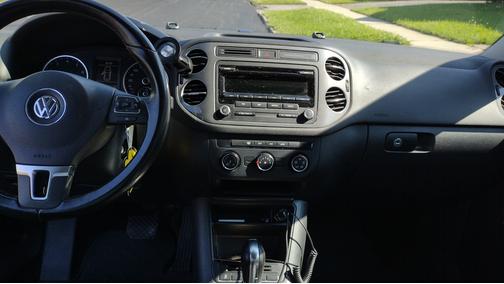 Gray 2013 Volkswagen Tiguan SE