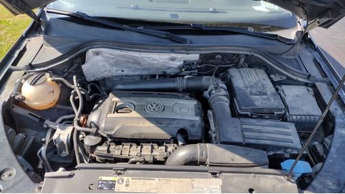 Gray 2013 Volkswagen Tiguan SE