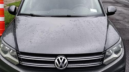 Gray 2013 Volkswagen Tiguan SE