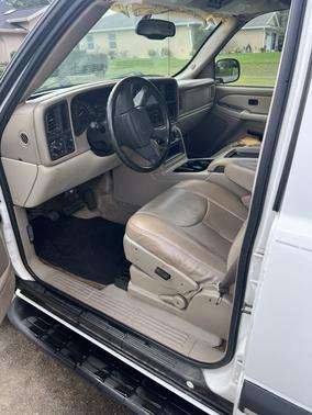 White 2003 Chevrolet Tahoe LS