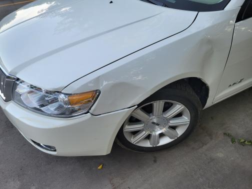 Photo 5 of 11 of 2008 Lincoln MKZ Base