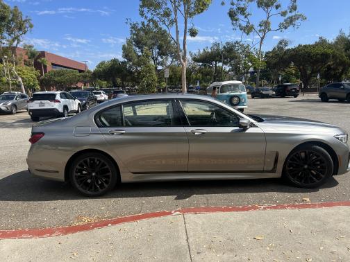 2021 BMW 750 i xDrive