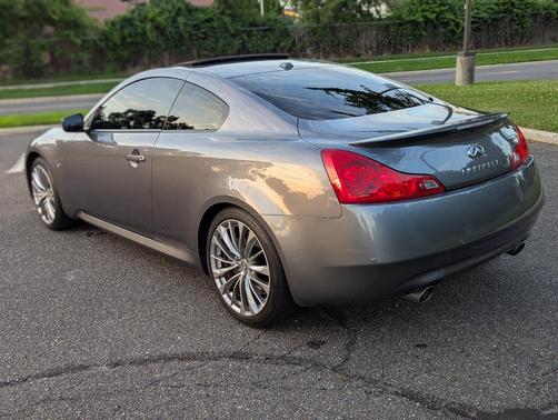 Gray 2014 INFINITI Q60 Sport