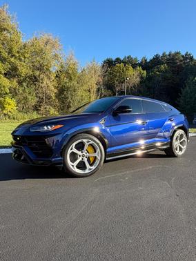 Blue 2019 Lamborghini Urus Base