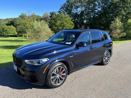 Photo 2 of 12 of 2022 BMW X5 PHEV xDrive45e