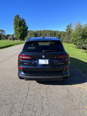 Photo 4 of 12 of 2022 BMW X5 PHEV xDrive45e