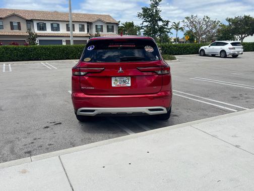 Red 2023 Mitsubishi Outlander SE