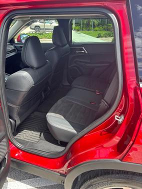 Red 2023 Mitsubishi Outlander SE
