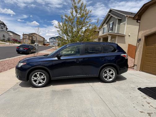 Blue 2015 Mitsubishi Outlander SE