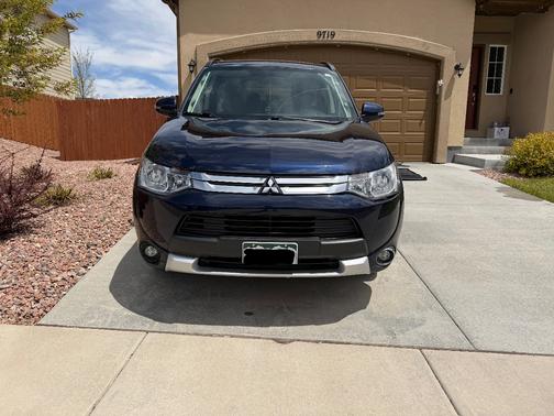 Blue 2015 Mitsubishi Outlander SE