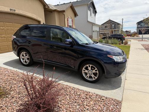 Blue 2015 Mitsubishi Outlander SE