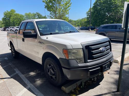 White 2009 Ford F-150 XL SuperCab