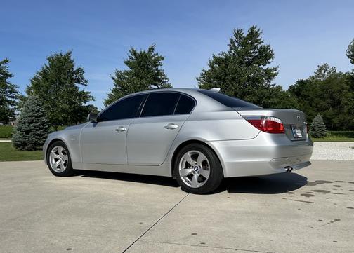 Silver 2005 BMW 530 i