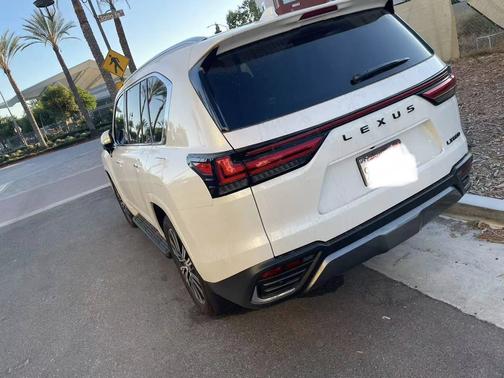 2025 Lexus LX 600 Luxury