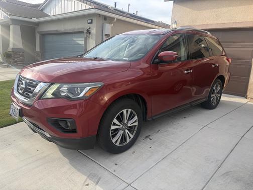 2017 Nissan Pathfinder SL