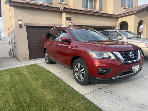 2017 Nissan Pathfinder SL