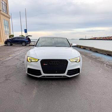 White 2014 Audi RS 5 4.2