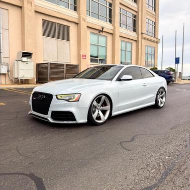 White 2014 Audi RS 5 4.2