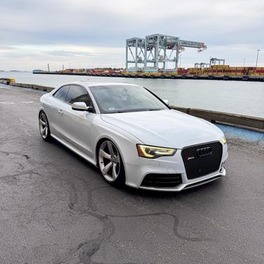 White 2014 Audi RS 5 4.2