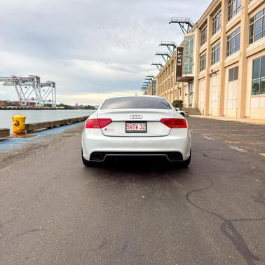 White 2014 Audi RS 5 4.2