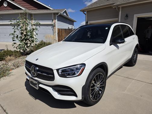 White 2022 Mercedes-Benz GLC 300 4MATIC