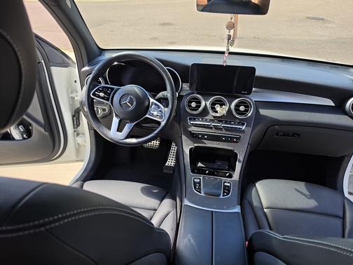 White 2022 Mercedes-Benz GLC 300 4MATIC