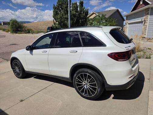 White 2022 Mercedes-Benz GLC 300 4MATIC