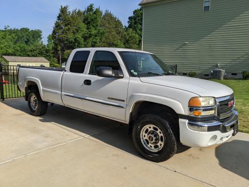 Photo 1 of 4 of 2005 GMC Sierra 2500 SLE H/D Extended Cab