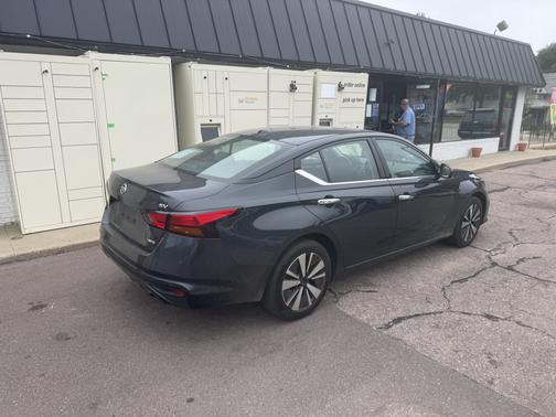 Black 2019 Nissan Altima 2.5 SV