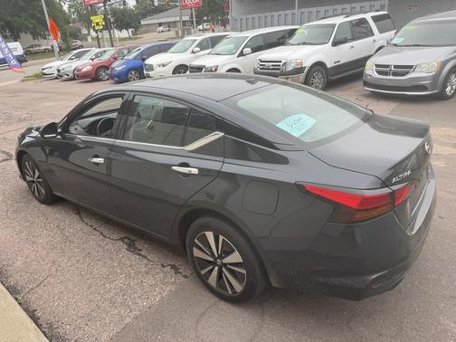 Black 2019 Nissan Altima 2.5 SV