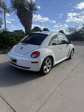 White 2008 Volkswagen New Beetle Triple White