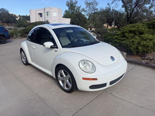 White 2008 Volkswagen New Beetle Triple White