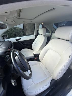 White 2008 Volkswagen New Beetle Triple White
