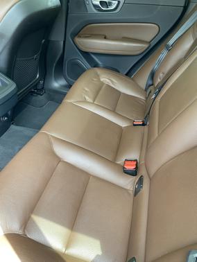 White 2018 Volvo XC60 T5 Momentum