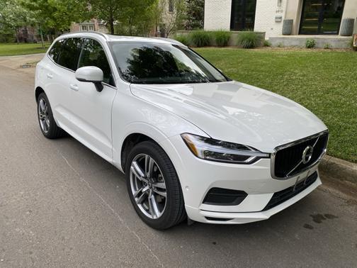 White 2018 Volvo XC60 T5 Momentum
