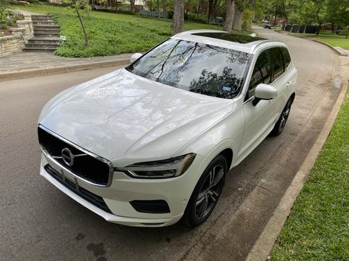 White 2018 Volvo XC60 T5 Momentum