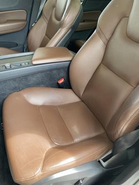 White 2018 Volvo XC60 T5 Momentum