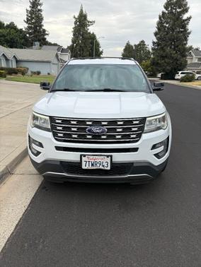 White 2016 Ford Explorer XLT