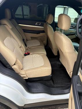 White 2016 Ford Explorer XLT