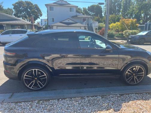 Black 2022 Porsche Cayenne Cayenne