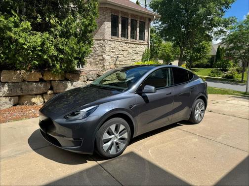 Gray 2023 Tesla Model Y Long Range