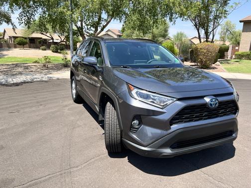 2021 Toyota RAV4 Hybrid XLE