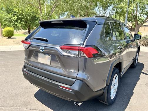 2021 Toyota RAV4 Hybrid XLE