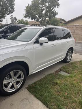 2022 Volvo XC90 T5 Momentum
