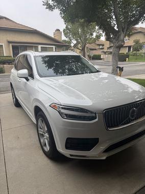 2022 Volvo XC90 T5 Momentum
