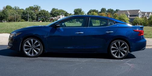 Blue 2016 Nissan Maxima 3.5 SR