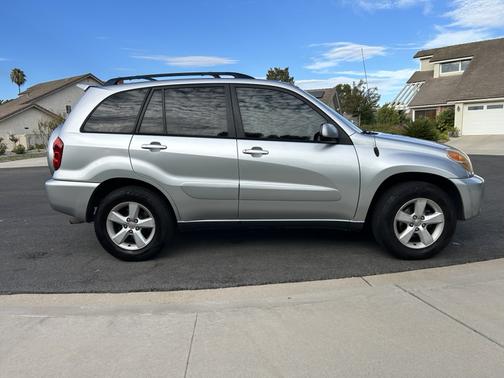 2005 Toyota RAV4 Base