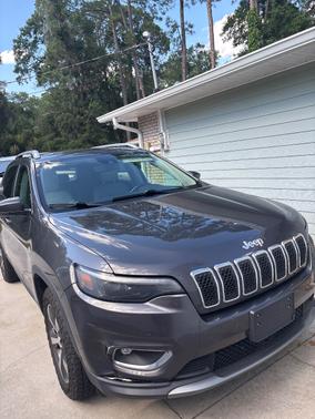 Gray 2019 Jeep Cherokee Limited