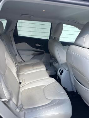 Gray 2019 Jeep Cherokee Limited