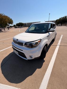 White 2018 Kia Soul +